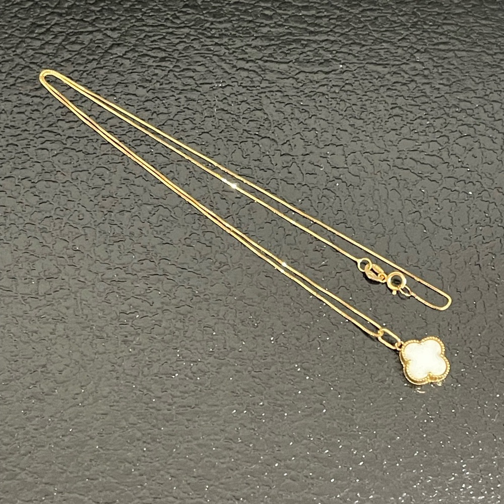 18K Saudi Gold with Clover pendant